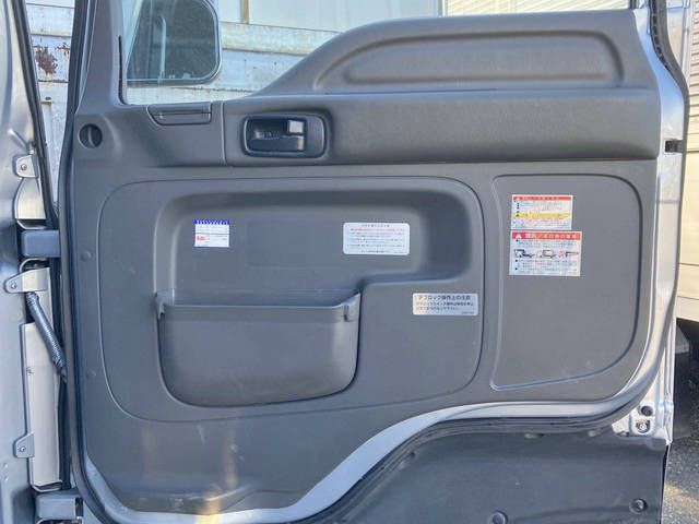 いすゞギガセルフクレーン4段大型（10t）[写真29]