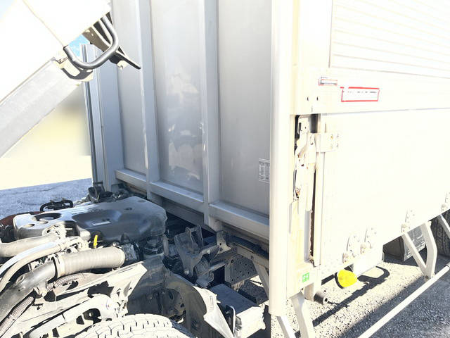 いすゞエルフアルミウイング小型（2t・3t）[写真09]