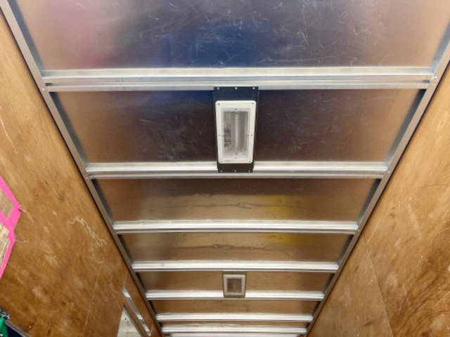 いすゞエルフアルミバン小型（2t・3t）[写真17]