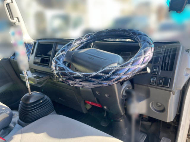 いすゞエルフアルミバン小型（2t・3t）[写真31]