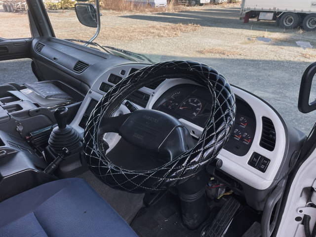 いすゞギガトレーラーヘッド（トラクターヘッド）大型（10t）[写真23]