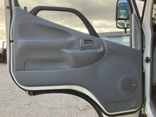 日野デュトロ冷凍車（冷蔵車）小型（2t・3t）[写真27]