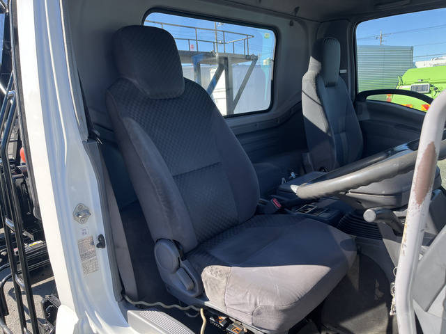 いすゞフォワードコンテナ専用車中型（4t）[写真13]