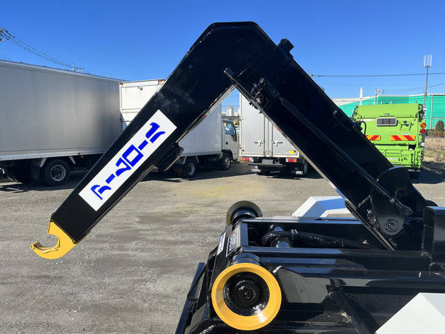 いすゞフォワードコンテナ専用車中型（4t）[写真22]