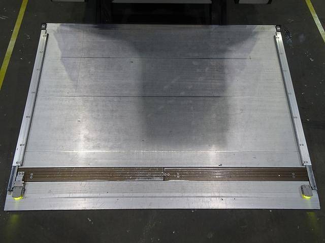 三菱ふそうキャンターアルミバン小型（2t・3t）[写真10]