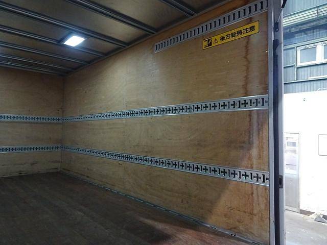 三菱ふそうキャンターアルミバン小型（2t・3t）[写真13]