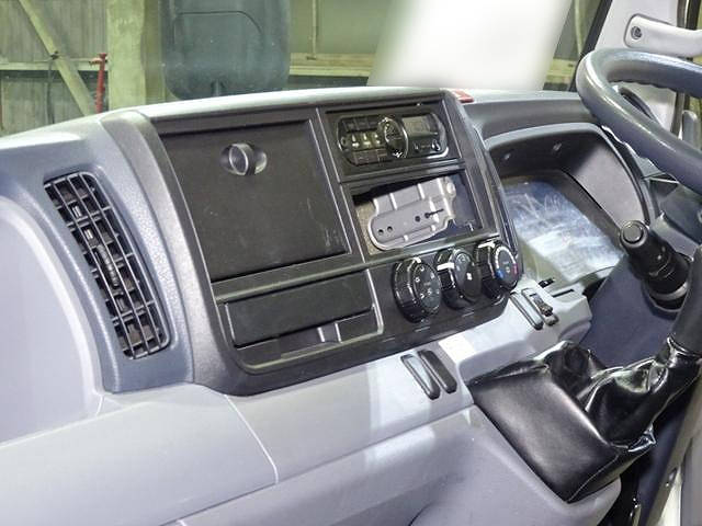 三菱ふそうキャンターアルミバン小型（2t・3t）[写真32]