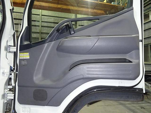 三菱ふそうキャンターアルミバン小型（2t・3t）[写真38]