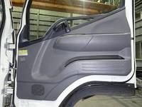 三菱ふそうキャンターアルミバン小型（2t・3t）[写真38]