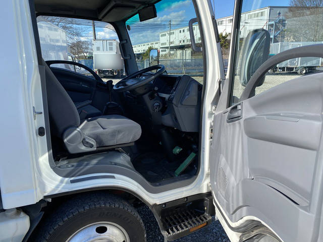 いすゞエルフ冷凍車（冷蔵車）小型（2t・3t）[写真28]