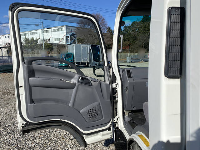 いすゞエルフ冷凍車（冷蔵車）小型（2t・3t）[写真29]