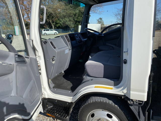 いすゞエルフ冷凍車（冷蔵車）小型（2t・3t）[写真30]