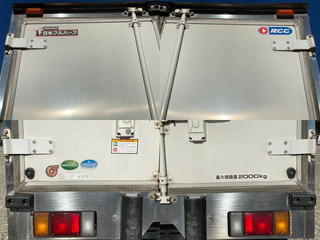 いすゞエルフ冷凍車（冷蔵車）小型（2t・3t）[写真08]