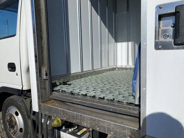 いすゞエルフ冷凍車（冷蔵車）小型（2t・3t）[写真10]