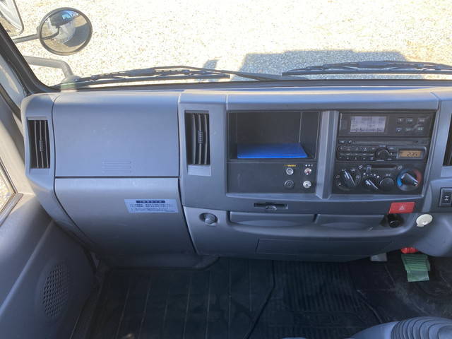 いすゞエルフ冷凍車（冷蔵車）小型（2t・3t）[写真31]