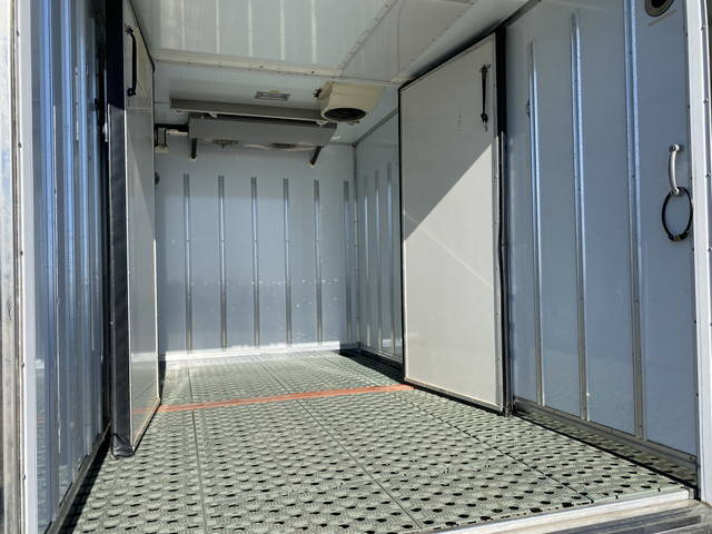 いすゞエルフ冷凍車（冷蔵車）小型（2t・3t）[写真08]