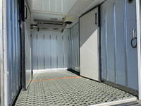 いすゞエルフ冷凍車（冷蔵車）小型（2t・3t）[写真08]