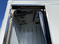 いすゞエルフ冷凍車（冷蔵車）小型（2t・3t）[写真09]