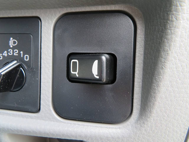 三菱ふそうキャンタークレーン4段小型（2t・3t）[写真16]