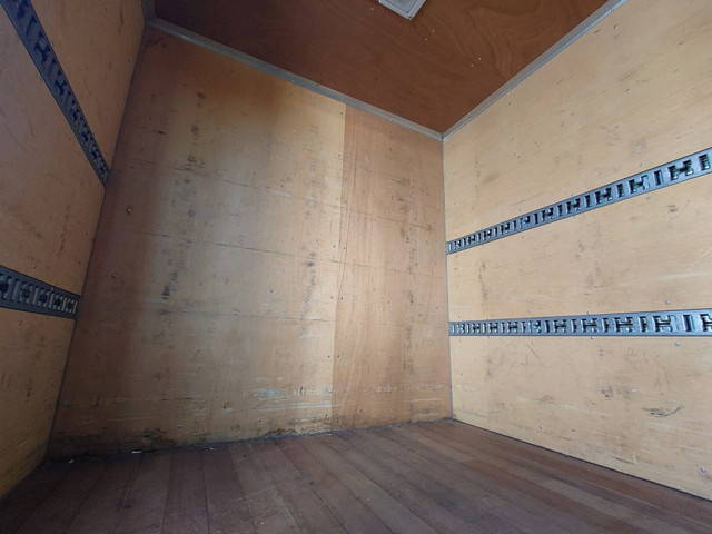 三菱ふそうキャンターアルミバン小型（2t・3t）[写真10]