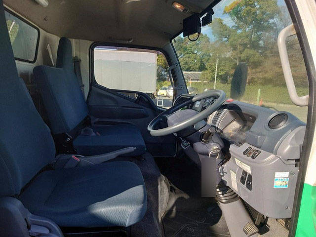 三菱ふそうキャンターアルミバン小型（2t・3t）[写真06]