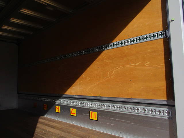 いすゞエルフアルミウイング小型（2t・3t）[写真13]