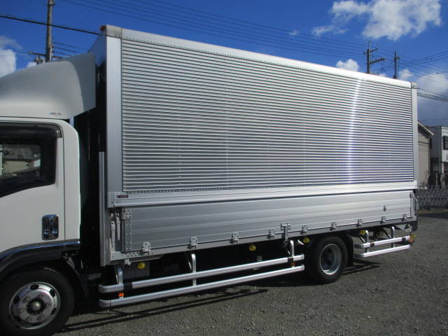 いすゞエルフアルミウイング小型（2t・3t）[写真16]