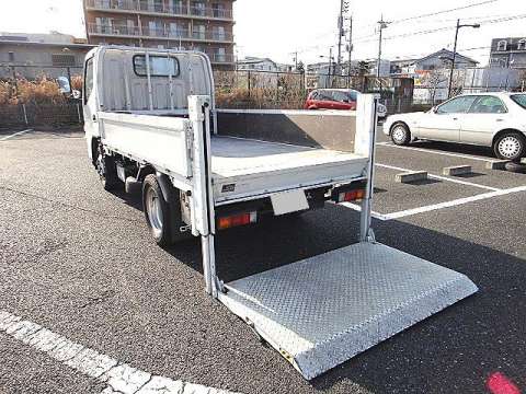 三菱ふそうキャンター平ボディ小型（2t・3t）[写真02]