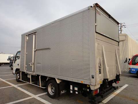 いすゞエルフアルミバン小型（2t・3t）[写真02]