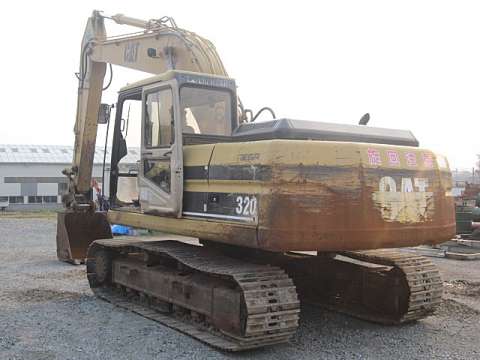 CATユンボ（バックホー）[写真02]