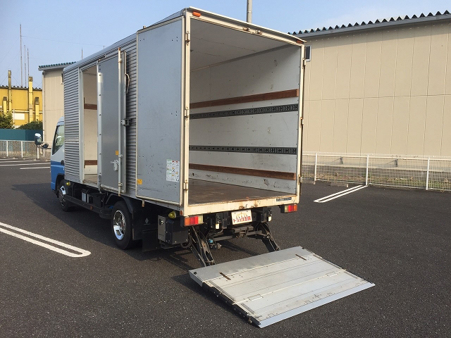 三菱ふそうキャンターアルミバン小型（2t・3t）[写真02]