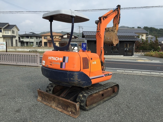 日立ミニユンボ（ミニバックホー）[写真02]