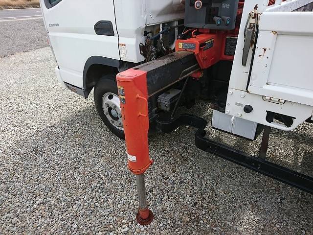 三菱ふそうキャンタークレーン3段小型（2t・3t）[写真21]