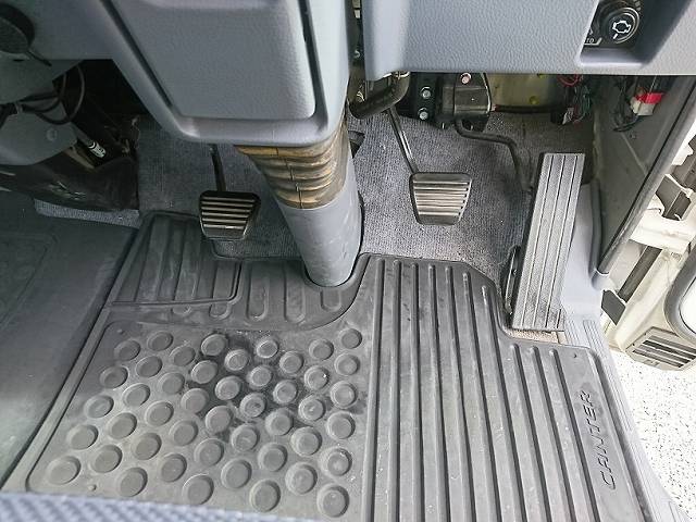 三菱ふそうキャンタークレーン3段小型（2t・3t）[写真26]