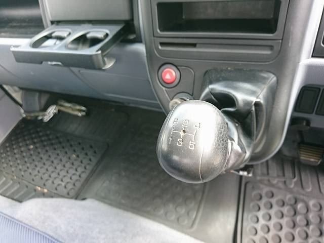 三菱ふそうキャンタークレーン3段小型（2t・3t）[写真27]