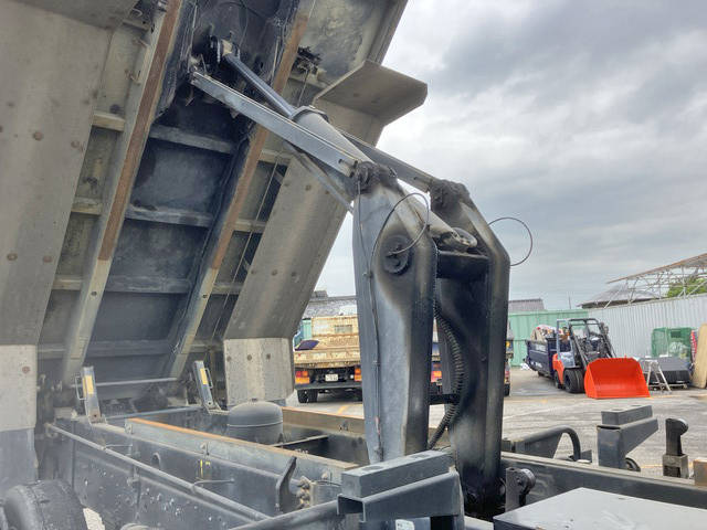 三菱ふそうスーパーグレートダンプ大型（10t）[写真17]