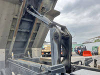 三菱ふそうスーパーグレートダンプ大型（10t）[写真17]