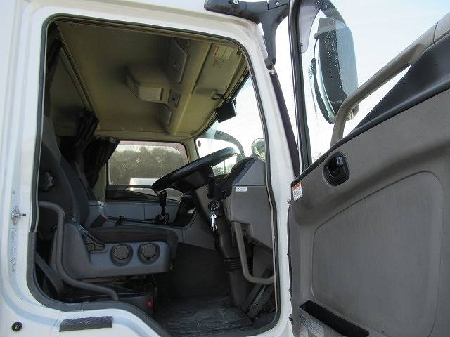 三菱ふそうスーパーグレートアルミウイング大型（10t）[写真17]