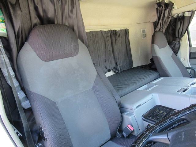 三菱ふそうスーパーグレートアルミウイング大型（10t）[写真19]