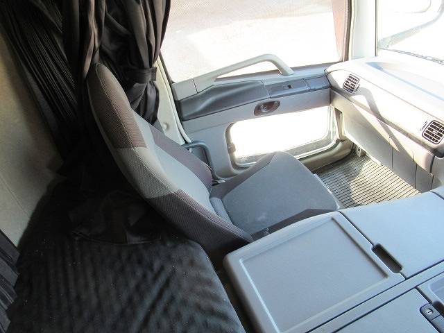 三菱ふそうスーパーグレートアルミウイング大型（10t）[写真21]