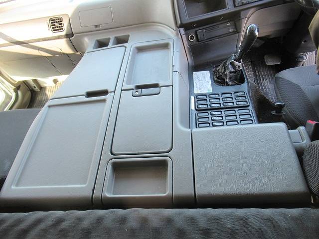 三菱ふそうスーパーグレートアルミウイング大型（10t）[写真22]