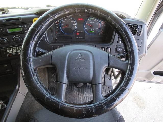 三菱ふそうスーパーグレートアルミウイング大型（10t）[写真26]