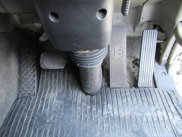 三菱ふそうスーパーグレートアルミウイング大型（10t）[写真29]