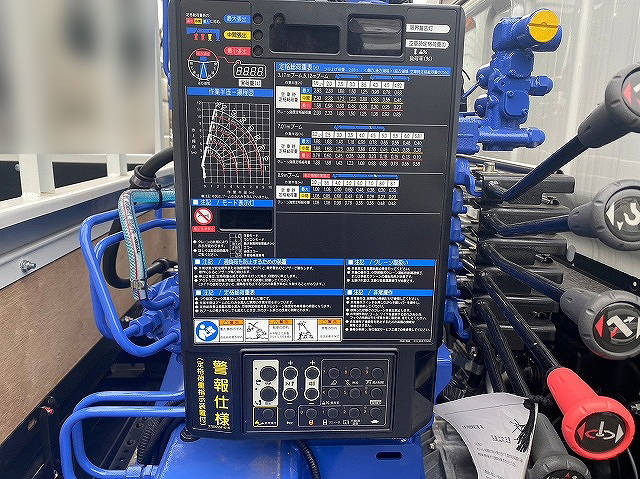 三菱ふそうキャンタークレーン4段小型（2t・3t）[写真13]