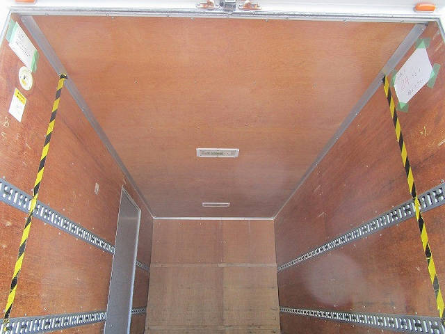 三菱ふそうキャンターアルミバン小型（2t・3t）[写真08]