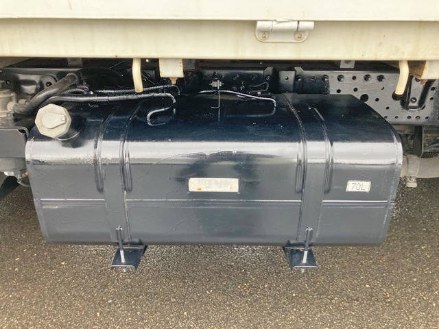 三菱ふそうキャンター平ボディ小型（2t・3t）[写真13]