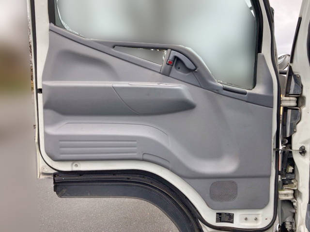 三菱ふそうキャンター平ボディ小型（2t・3t）[写真20]