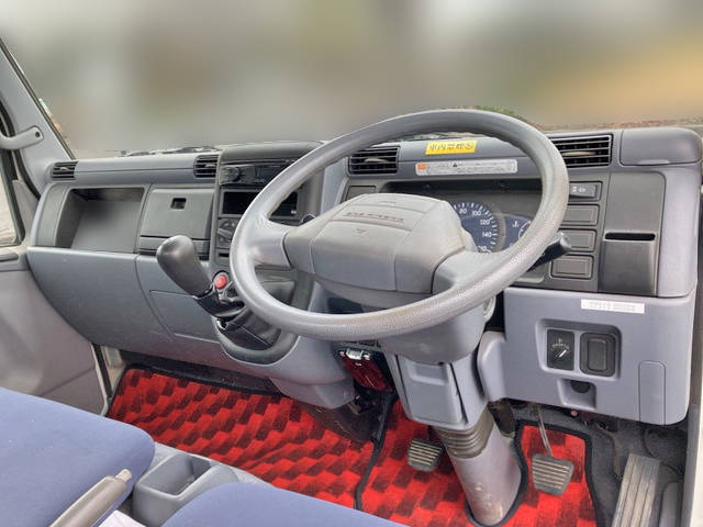 三菱ふそうキャンター平ボディ小型（2t・3t）[写真26]