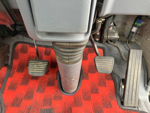 三菱ふそうキャンター平ボディ小型（2t・3t）[写真30]