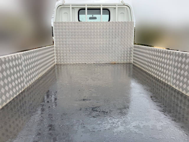 三菱ふそうキャンター平ボディ小型（2t・3t）[写真08]